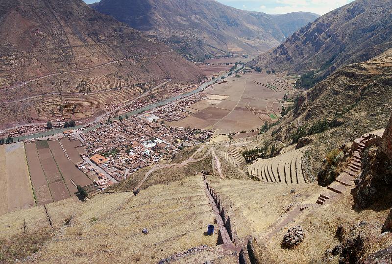 DSC_5043_P.JPG - Vue d'ensemble de la ville de Pisac et des terrasses incas