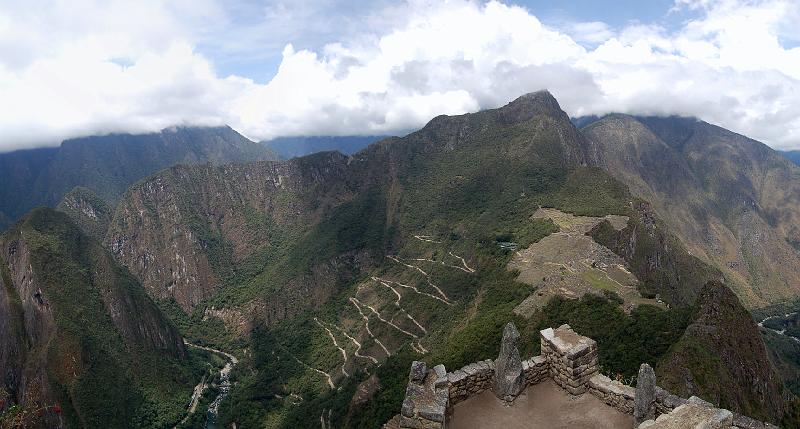 DSC_5384_P.JPG - La route qui monte au Machu Picchu.