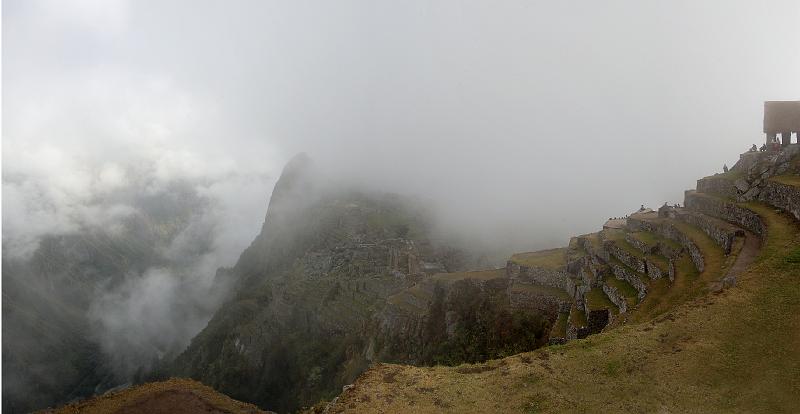 dsc_5232_P.jpg - Le brouillard se lève sur la Machu Picchu.