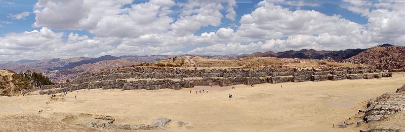 dsc_5470_p.jpg - Vue panoramique de la forteresse de Sacsahuaman.